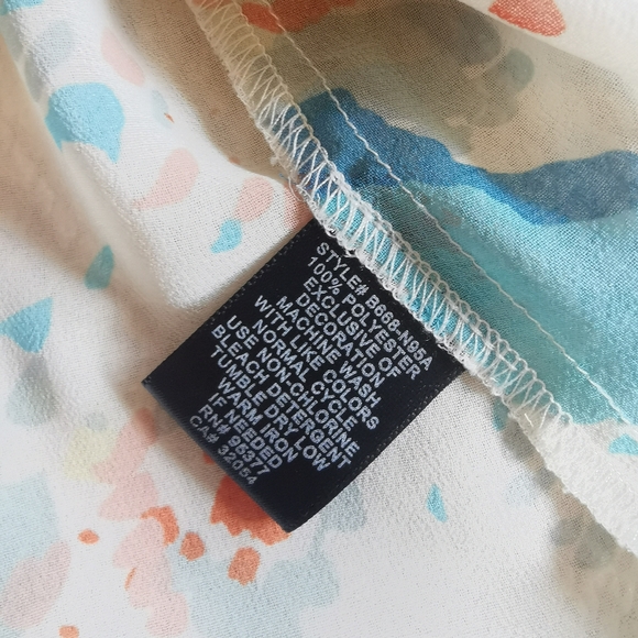 Flowy Floral Blouse - Picture 4 of 4